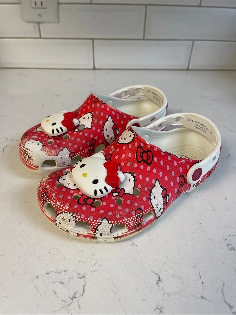 Crocs GIRLS - KID HELLO KITTY CLASSIC Size 3 Junior Hello Kitty X Crocs 210576